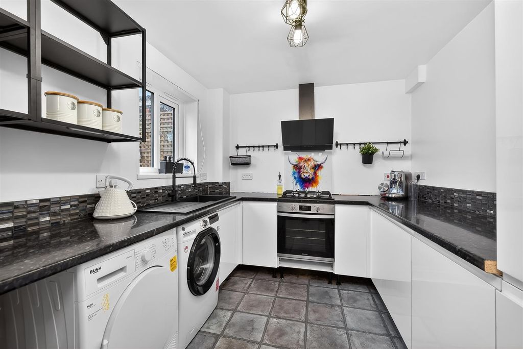 Property photo 3 of 22 Kitchen/Breakfast Room