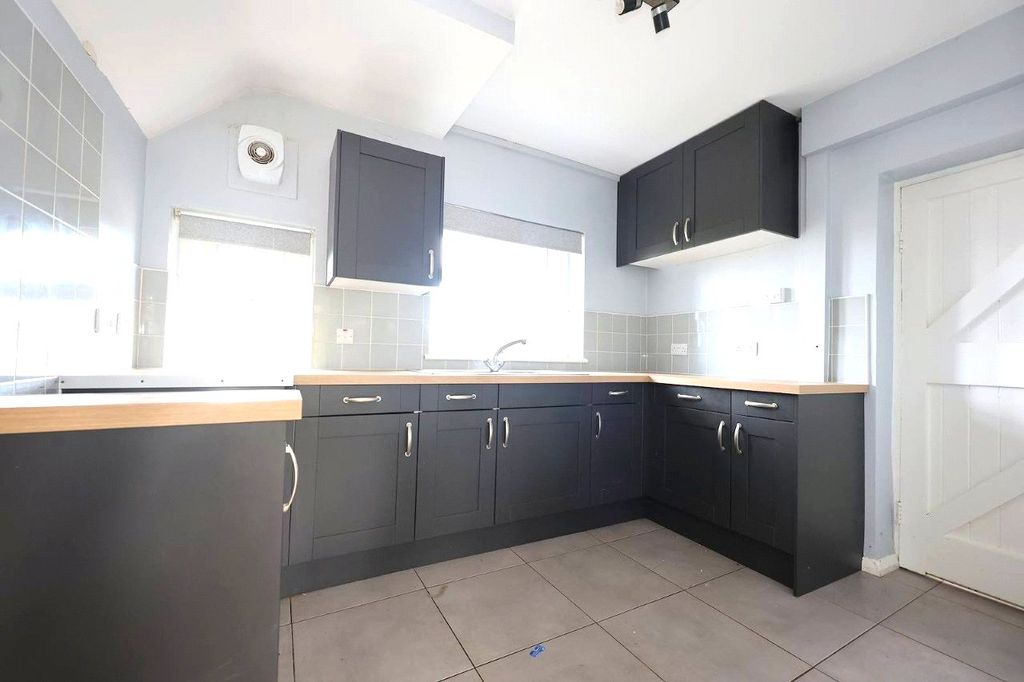 Property photo 2 of 19 Picture No. 09