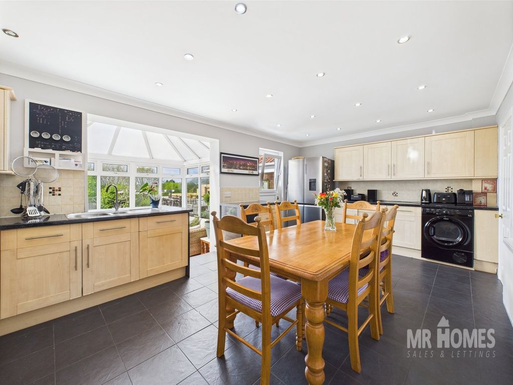 Property photo 3 of 44