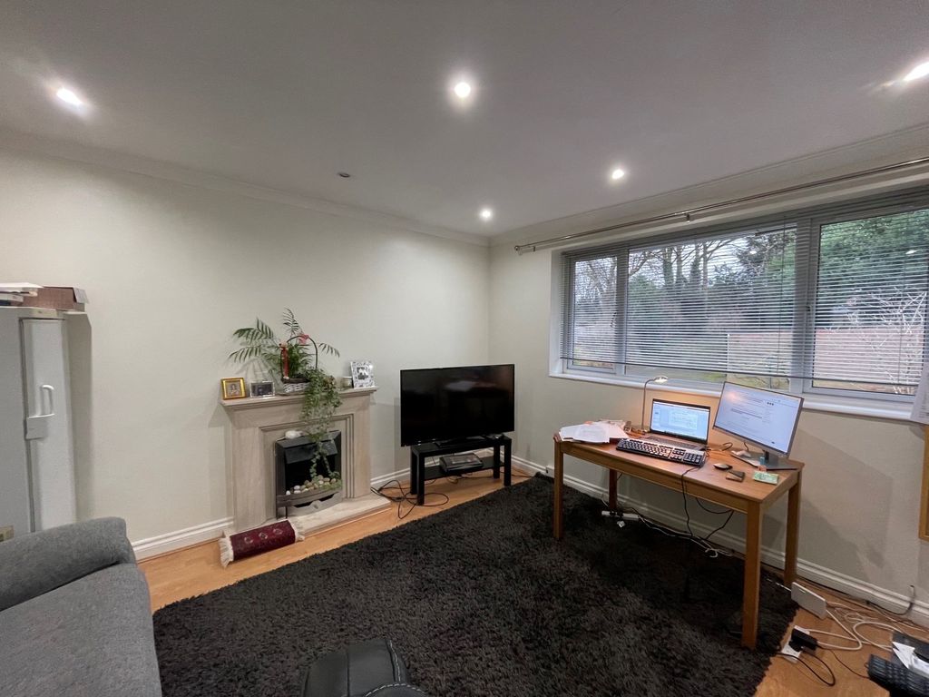 Property photo 2 of 5 Photo 04