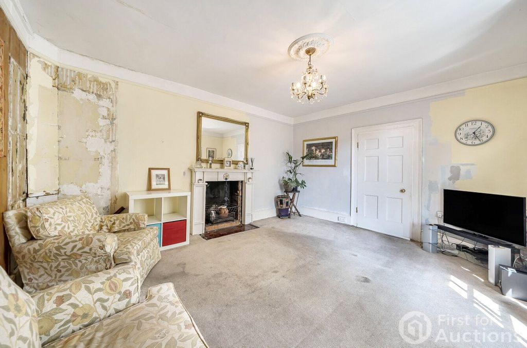 Property photo 3 of 16 Sitting Room
