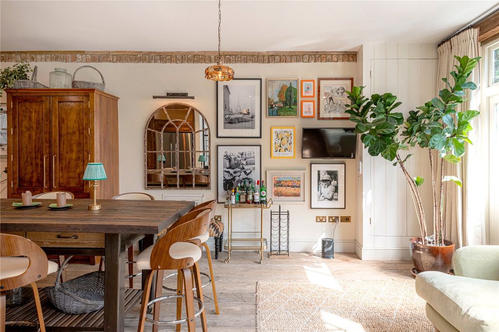 Property photo 1 of 20 Dining Kitchen