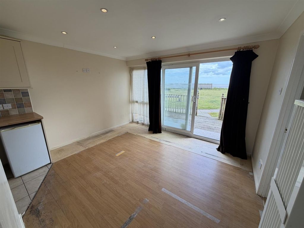 Property photo 3 of 17 F8A2602c-5Da3-4F5E-9c48-46d051Aa5E12.Jpg