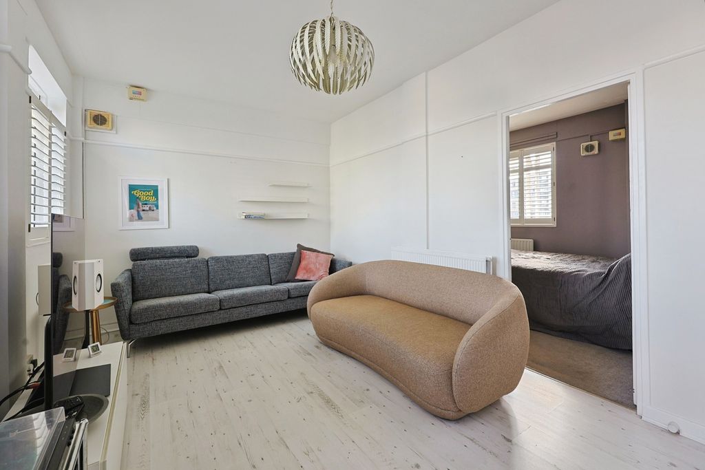 Property photo 3 of 18 Pbox-Img.Jpg