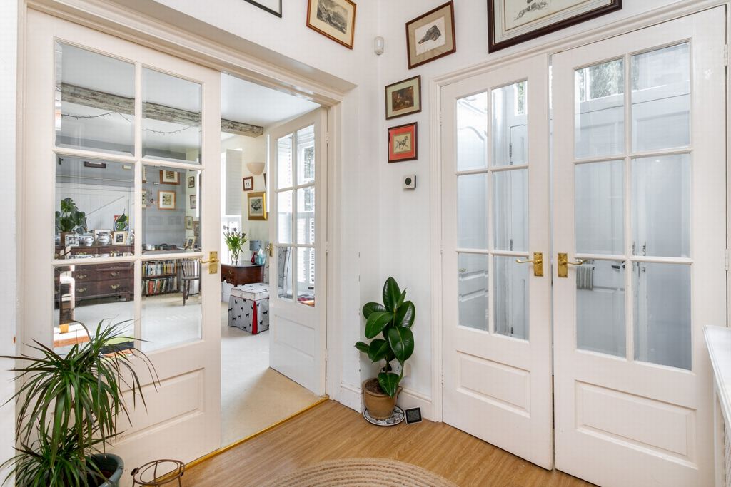 Property photo 2 of 23 Entrance Hall