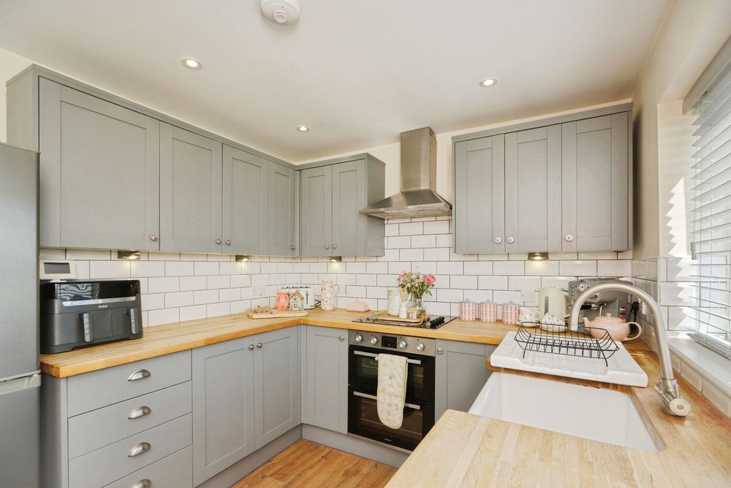Property photo 3 of 37 Pbox-Img.Jpg