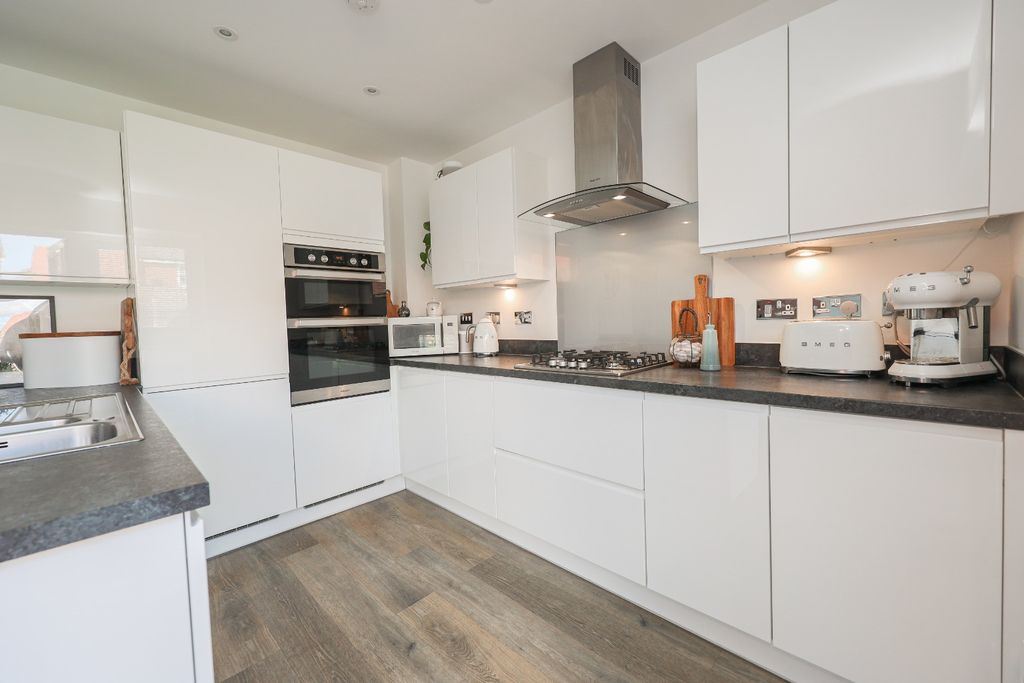 Property photo 3 of 27 5177393
