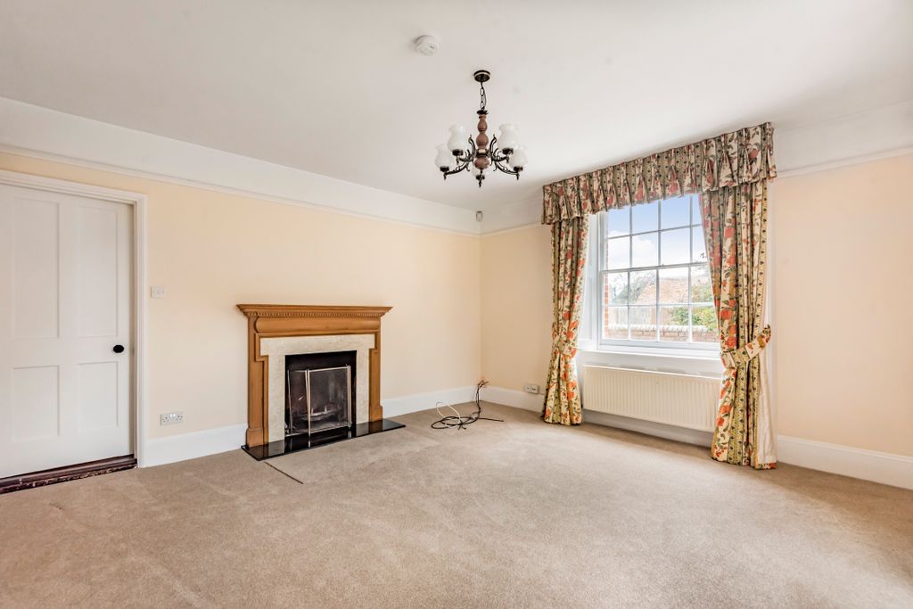 Property photo 3 of 9 Sitting Room