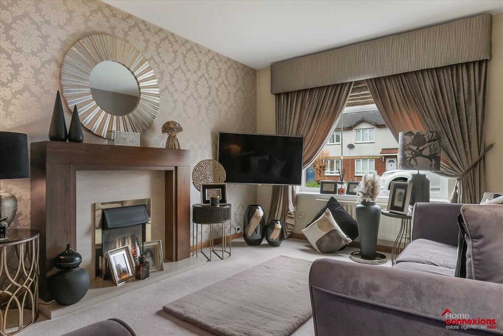 Property photo 2 of 17 Lounge (1)