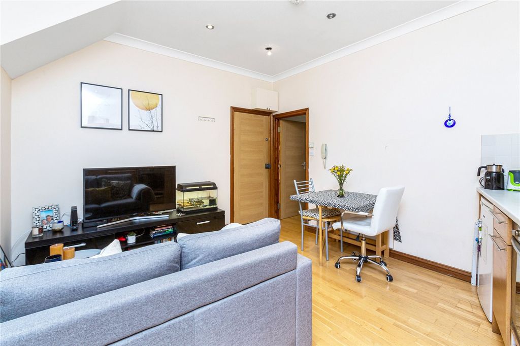 Property photo 3 of 11 Picture No. 23