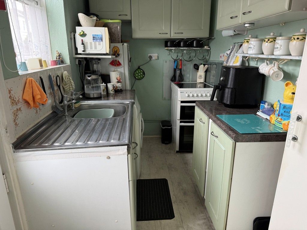 Property photo 3 of 11 Ground Floor Flat Kitchen