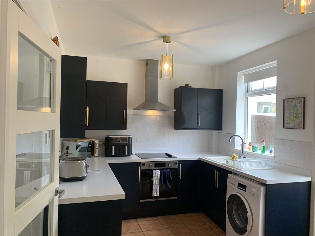 Property photo 2 of 17 Kitchen