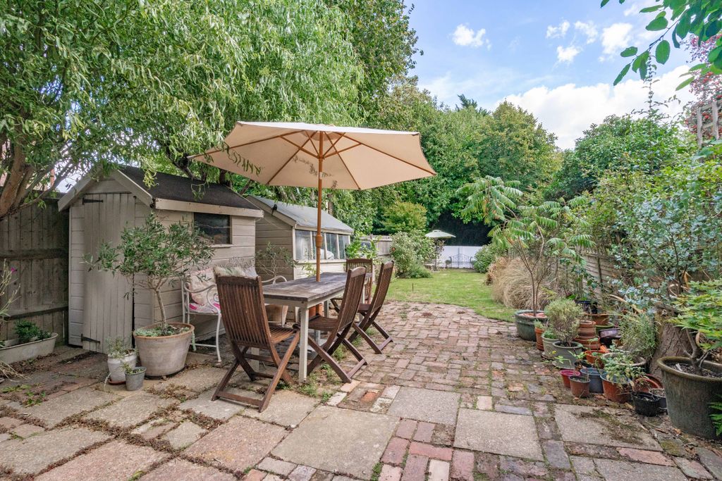 Property photo 3 of 18 Garden
