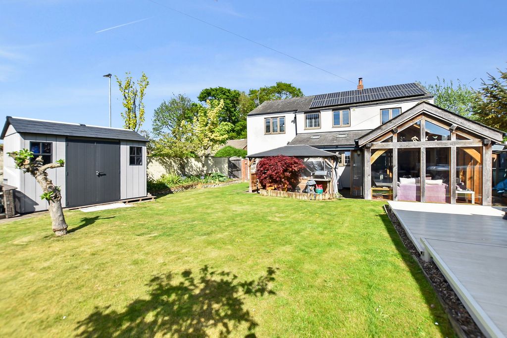 Property photo 2 of 34