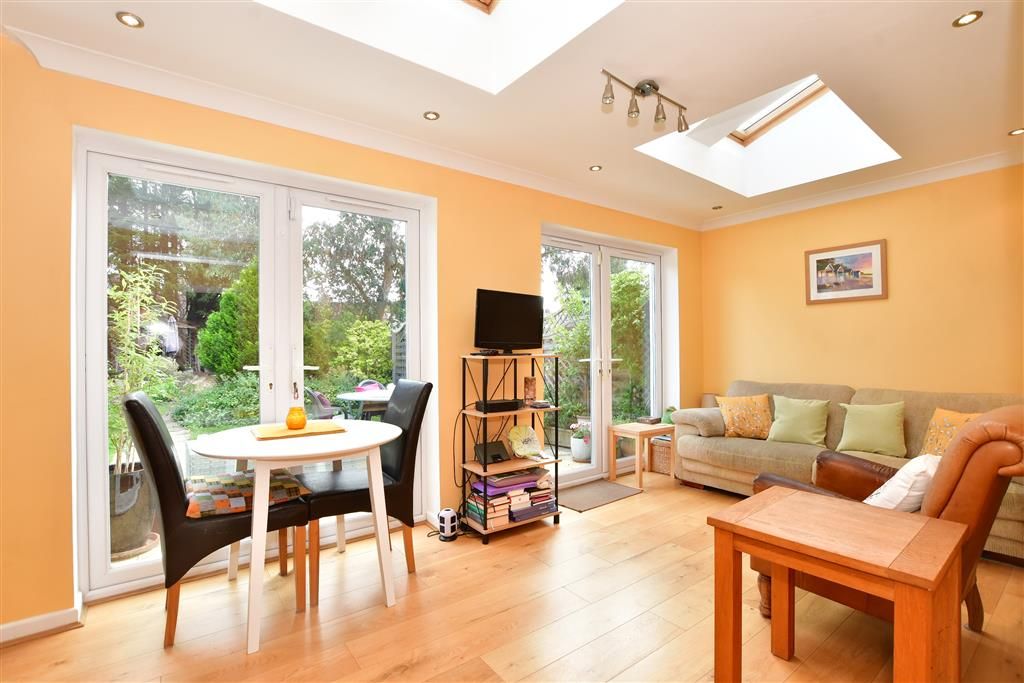 Property photo 1 of 17 Kitchen/Breakfast Area