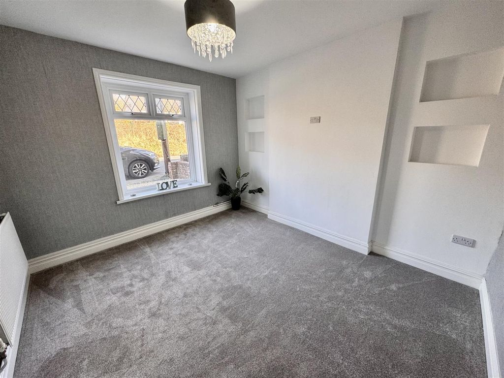 Property photo 2 of 13 Lounge