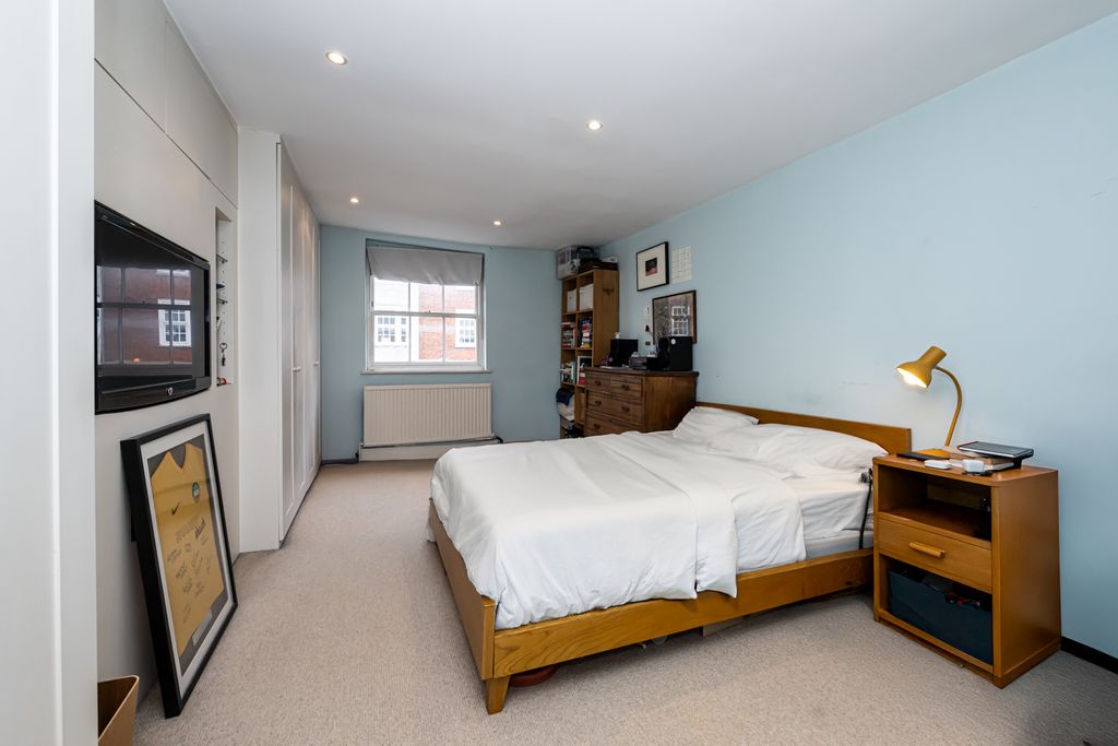 Property photo 3 of 12