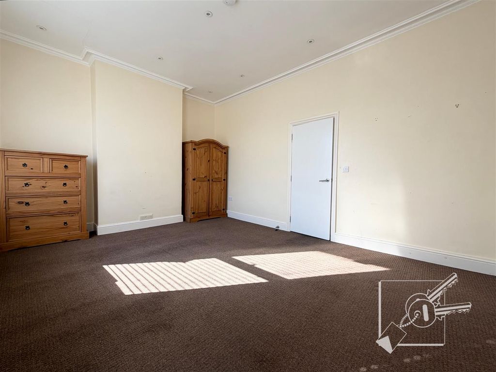 Property photo 3 of 6 Living Room