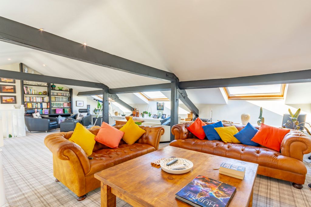 Property photo 3 of 18 Photo 10