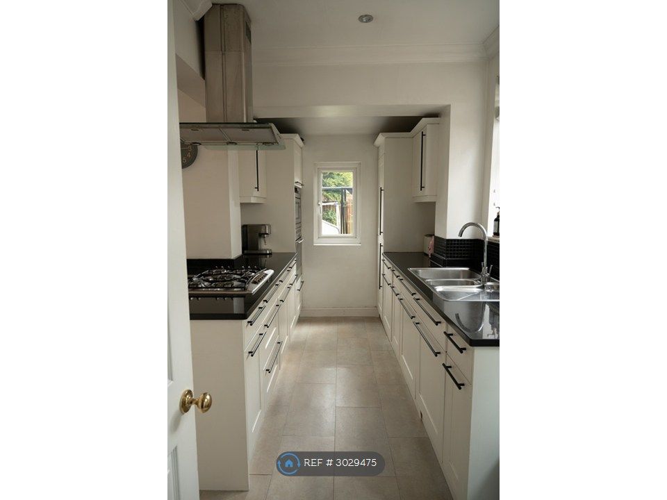 Property photo 3 of 12 Kitchen