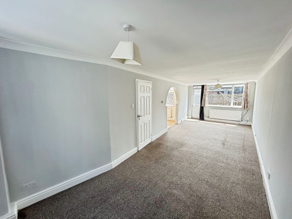 Property photo 3 of 10 Photo 9