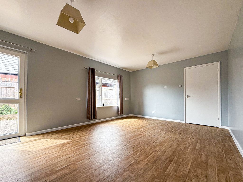 Property photo 3 of 8 4370903