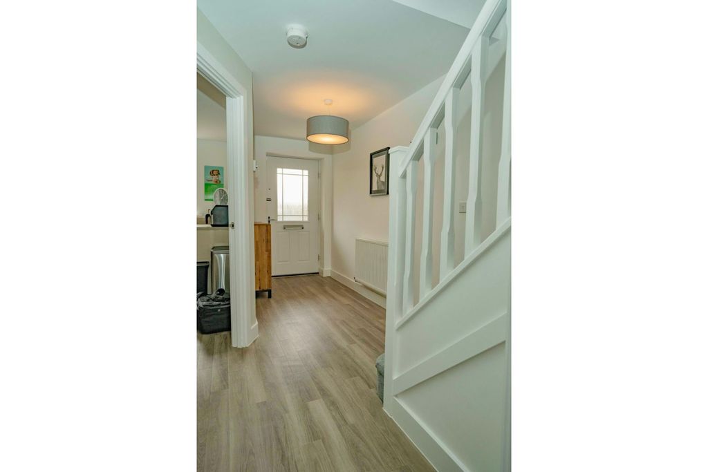 Property photo 3 of 13 Entrance Hallway