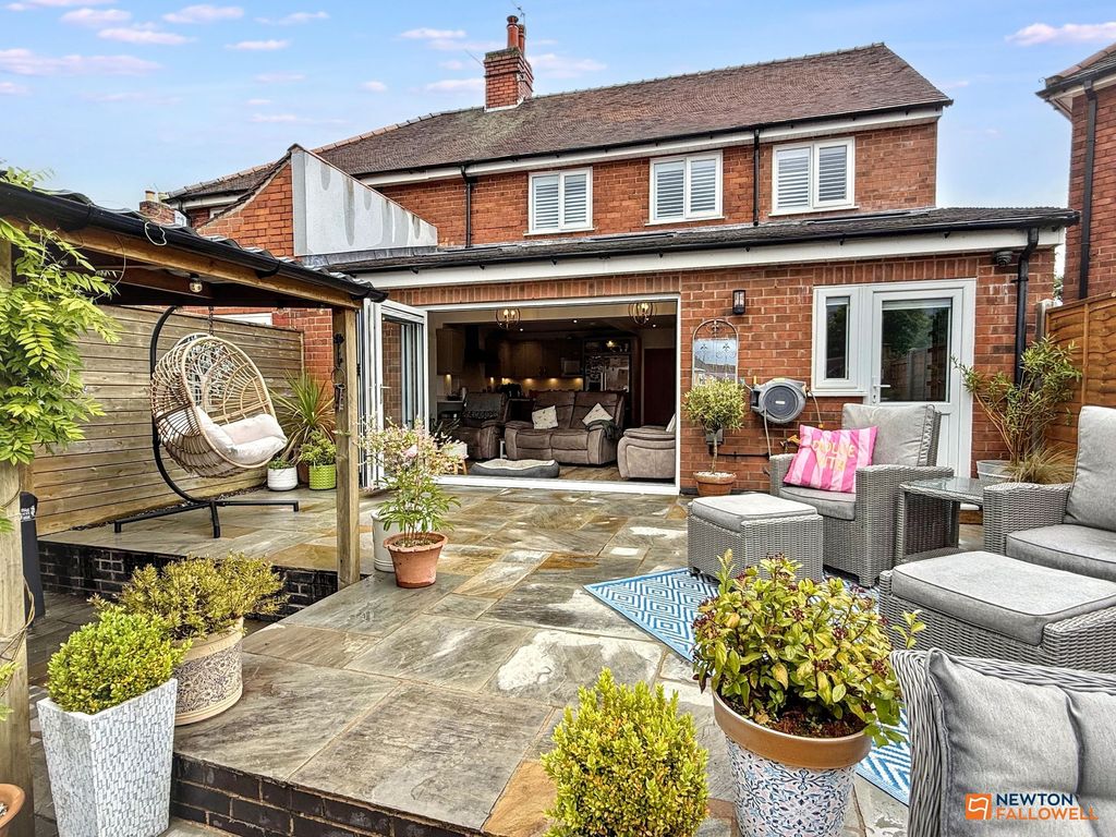 Property photo 2 of 52