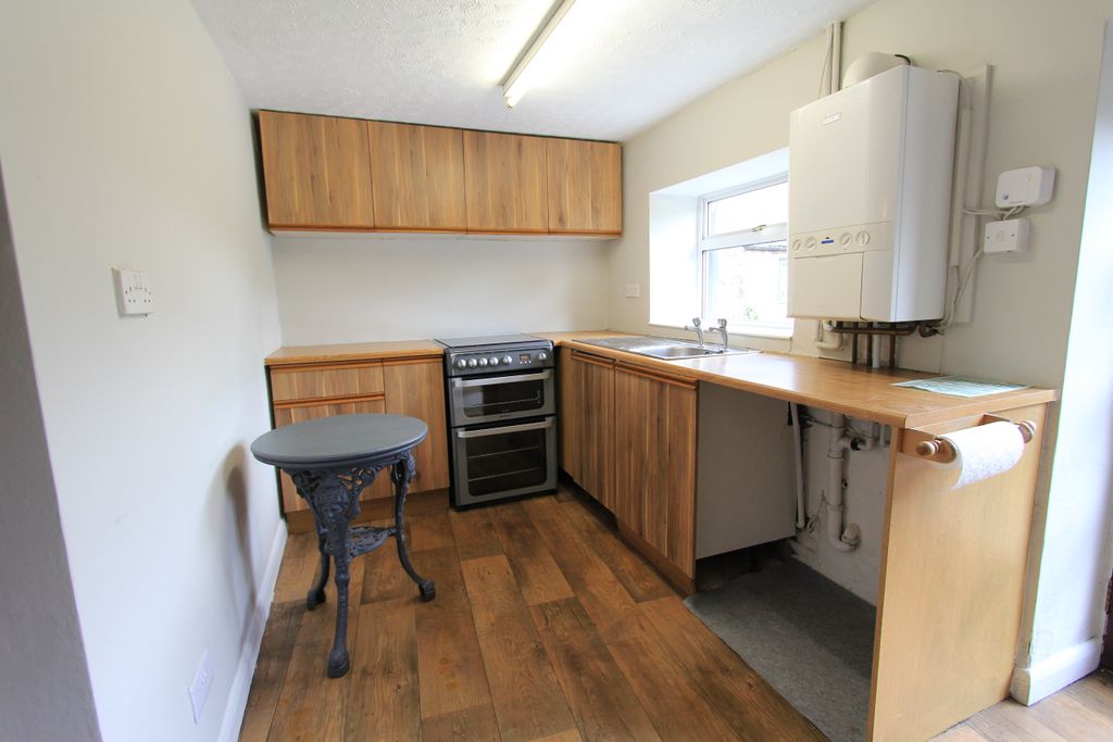 Property photo 3 of 8 Kitchen