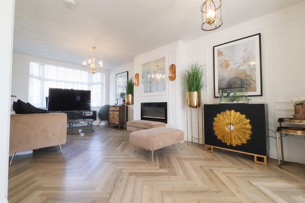 Property photo 2 of 17 The Martyrs Close -45.Jpg