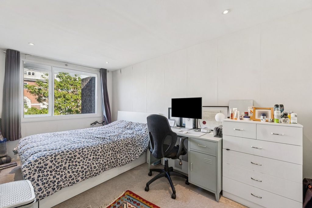 Property photo 3 of 6