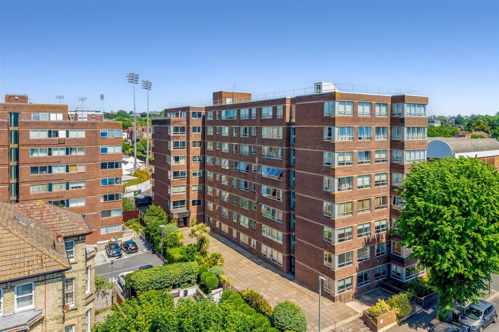 Property photo 1 of 22 61 Sussex Court-1.Jpg