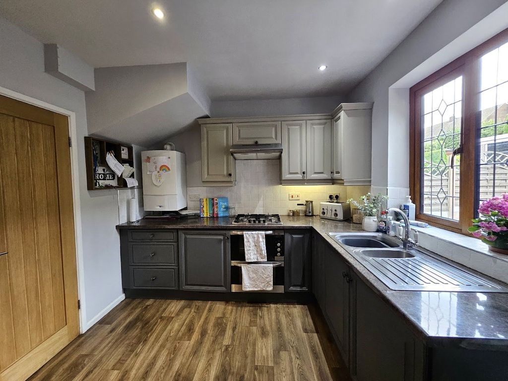 Property photo 3 of 16 Kitchen