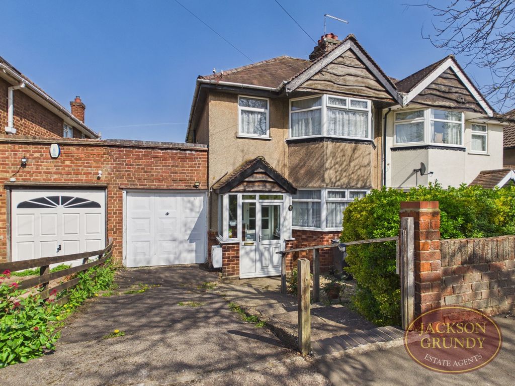 Property photo 1 of 9 Duston Road