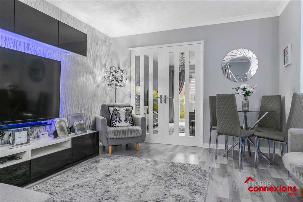 Property photo 3 of 25 Lounge (2)