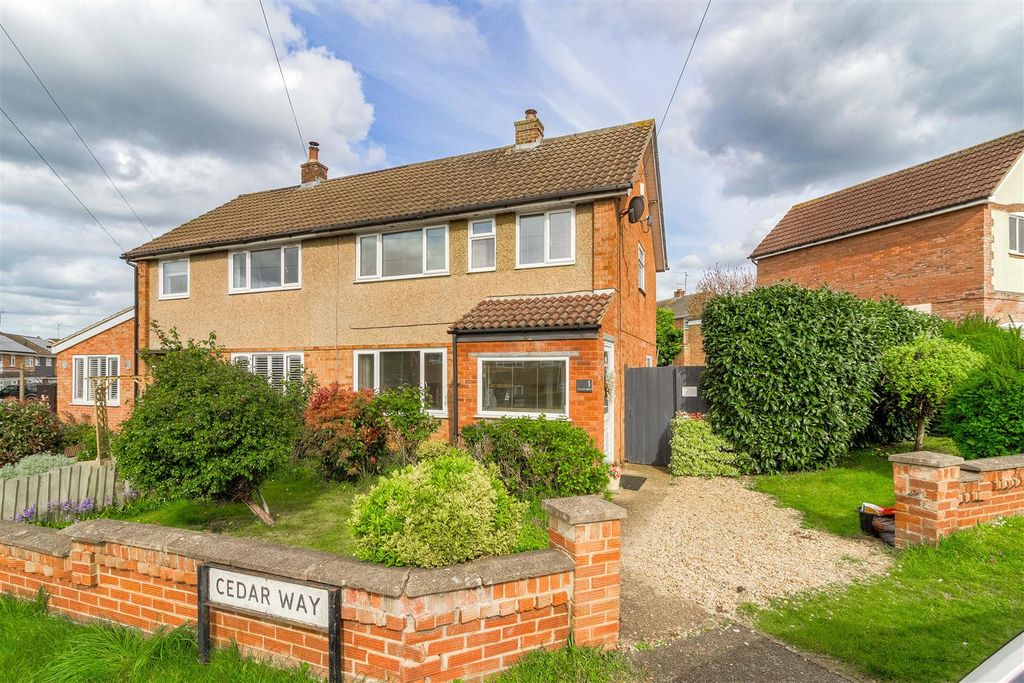 Property photo 1 of 10 Cedar Way - Front