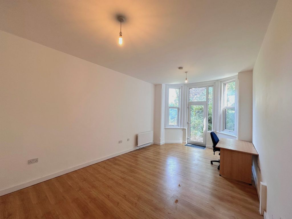 Property photo 3 of 4 Picture No. 04