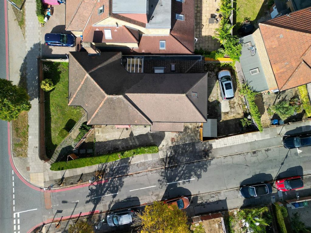 Property photo 2 of 20