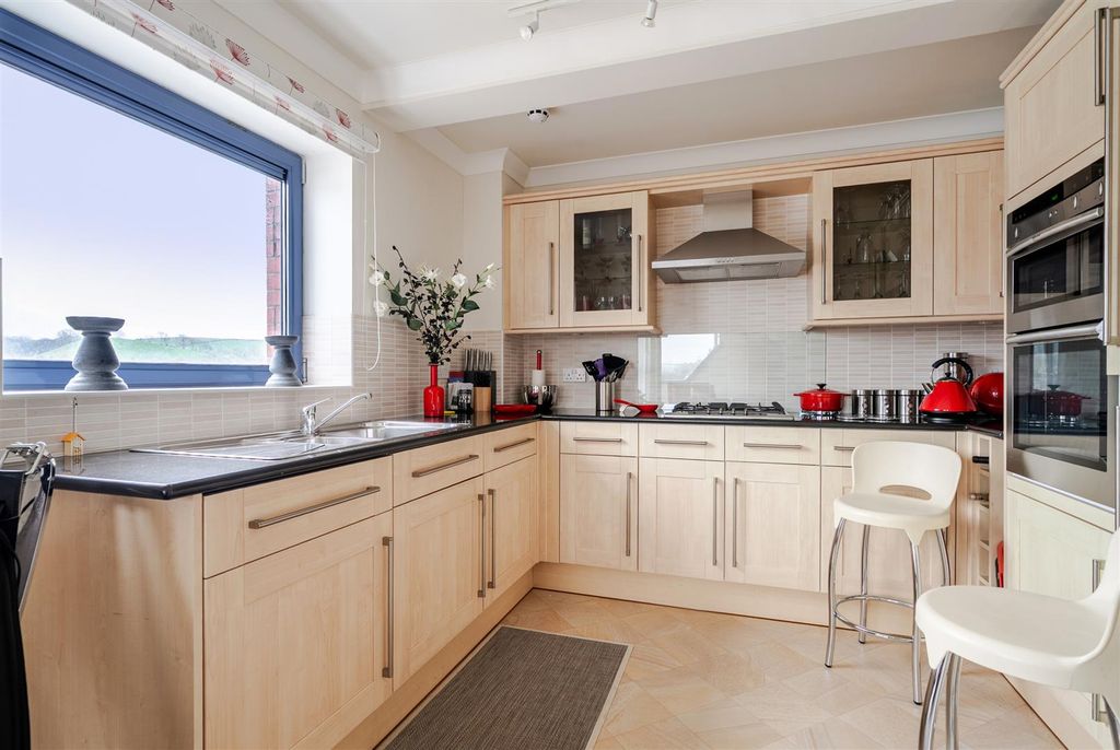 Property photo 3 of 36 1429015-13-69B2Bfc8ba5E8.Jpg
