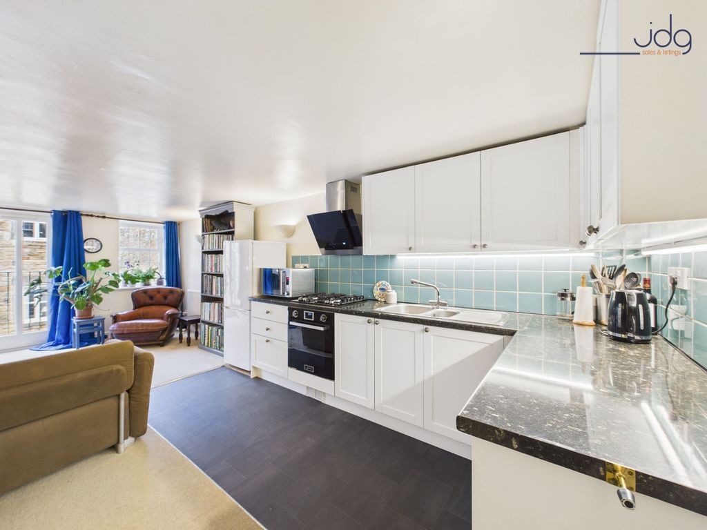 Property photo 3 of 9 Kitchen