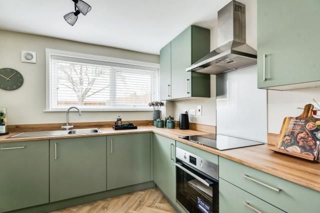 Property photo 2 of 11 Kitchen