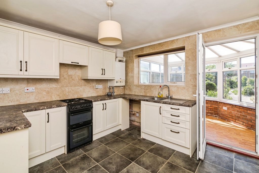 Property photo 2 of 17 Kitchen