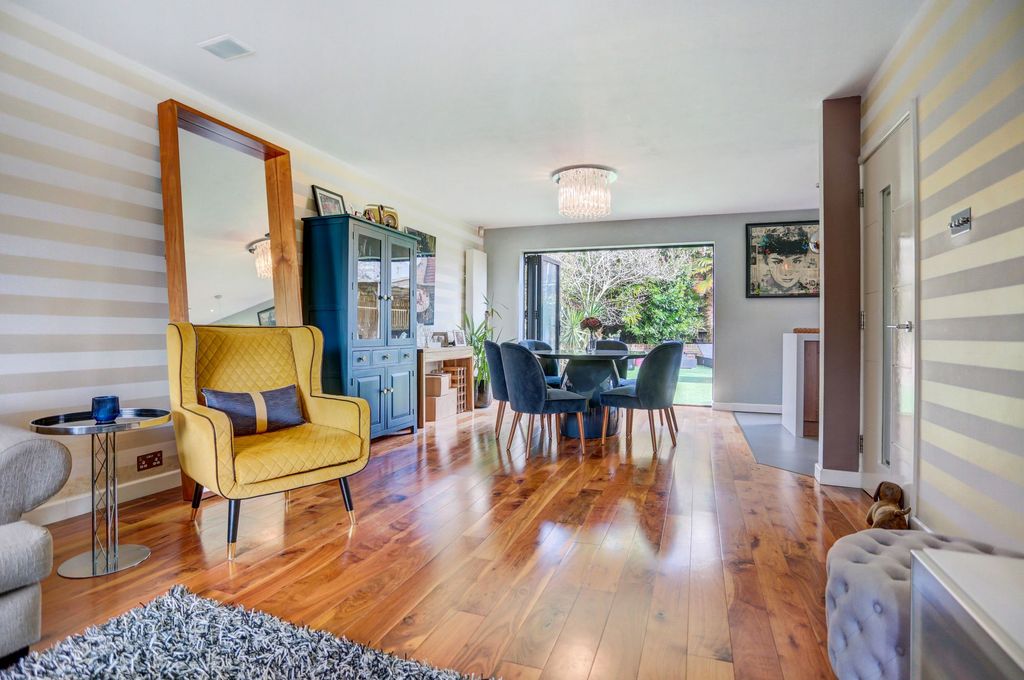 Property photo 2 of 26