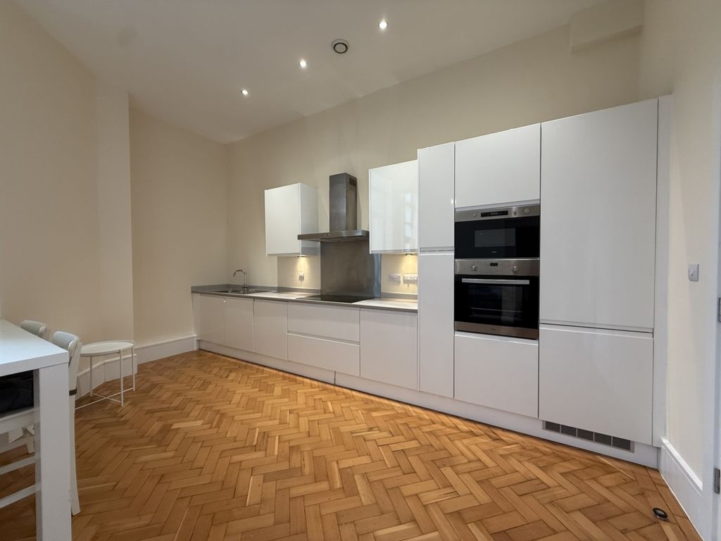 Property photo 2 of 12 Lrg_Kitchen