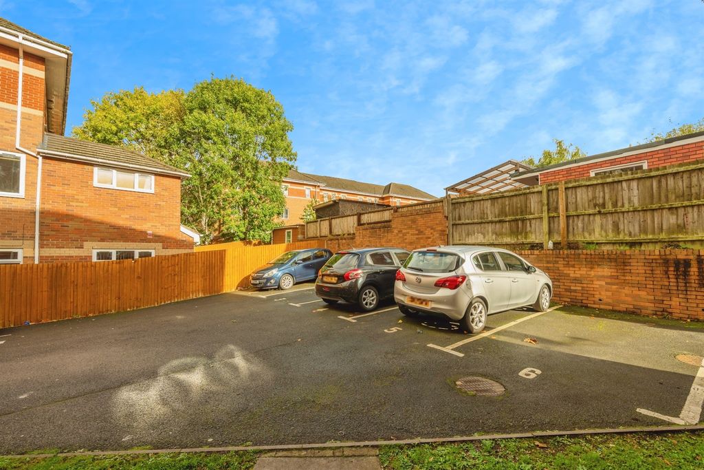 Property photo 3 of 5