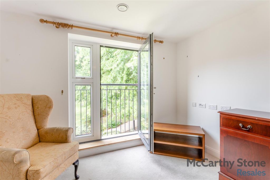 Property photo 3 of 34 8657850-Interior11.Jpg