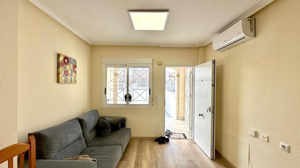 Property photo 2 of 50