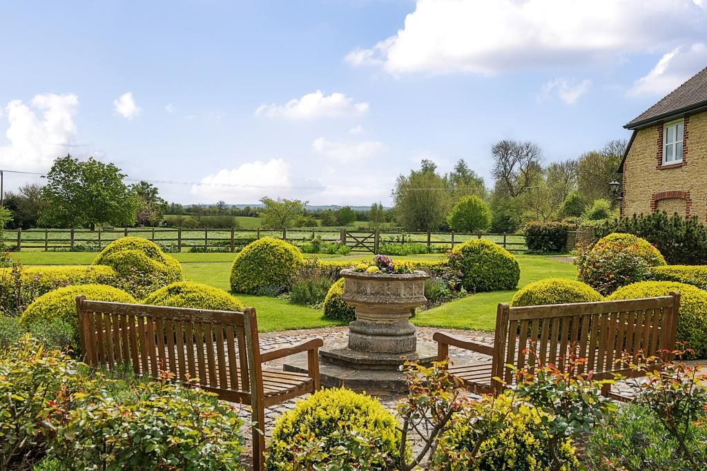 Property photo 2 of 9 Communal Grounds
