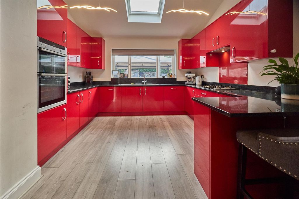 Property photo 2 of 17 9 Elizabeth Road Hk  12.Jpg
