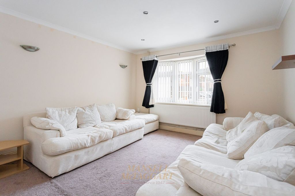 Property photo 2 of 21